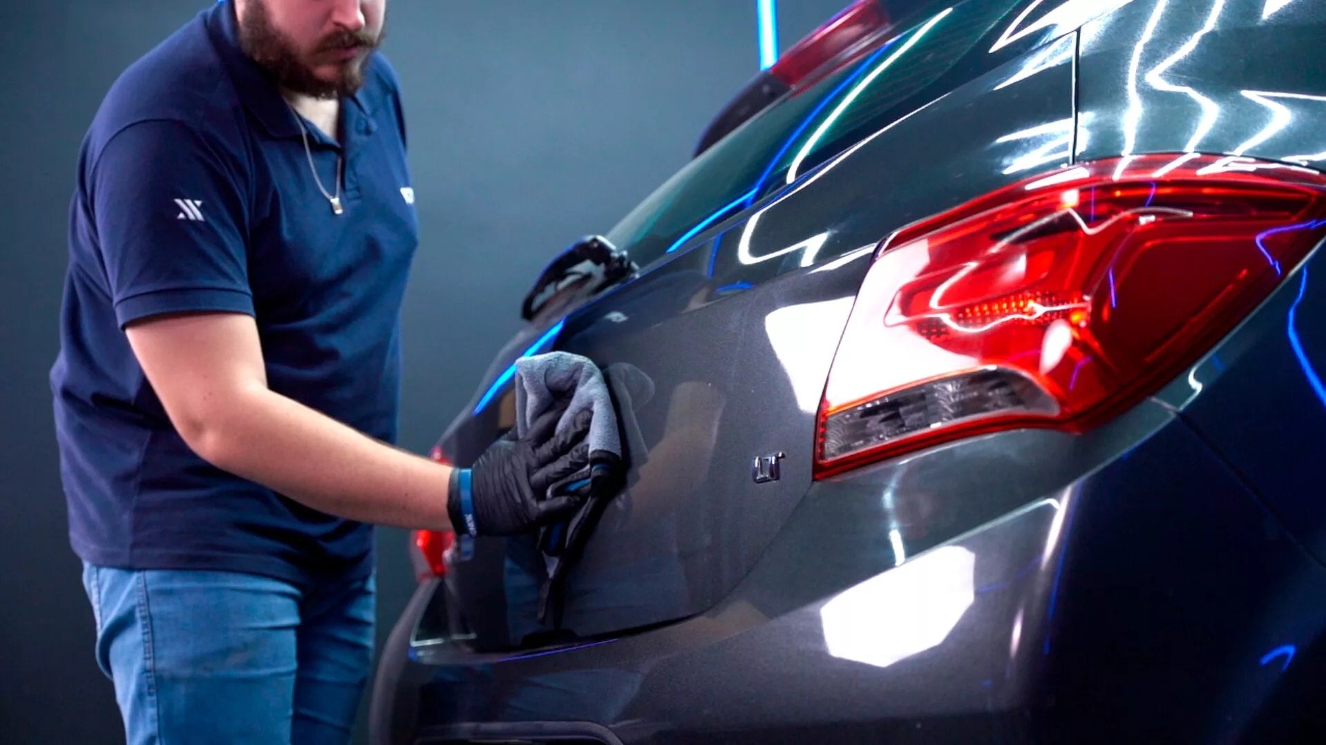 Cómo lavar el coche sin agua