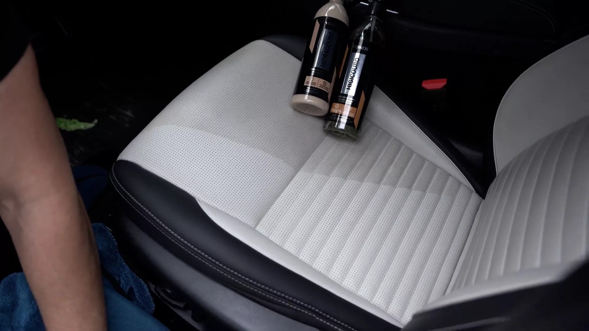 Cómo limpiar el cuero del coche