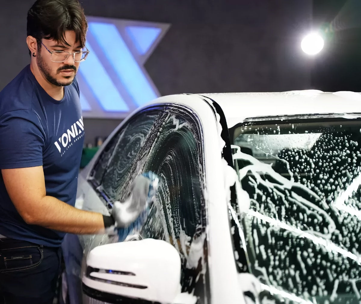 Lavando el coche a mano