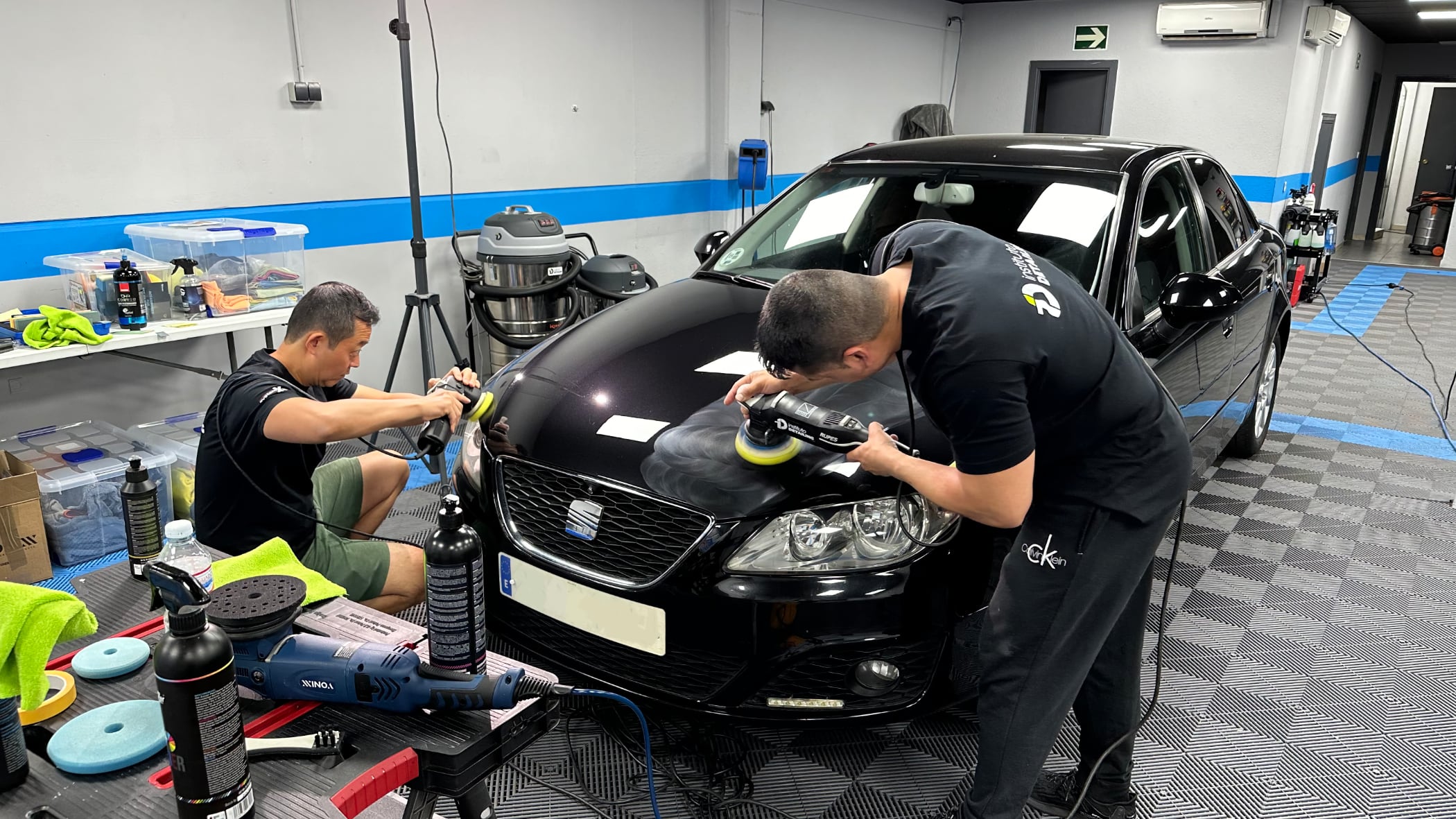 Centro de detailing trabajando