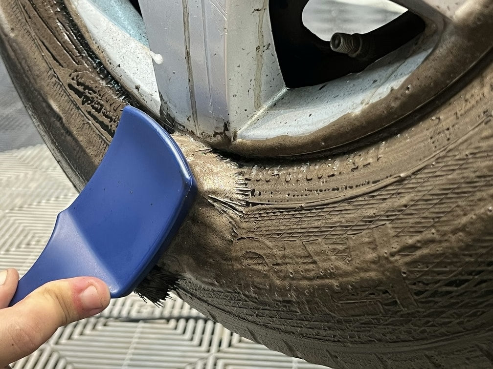 Vonixx Cepillo para limpieza de neumáticos