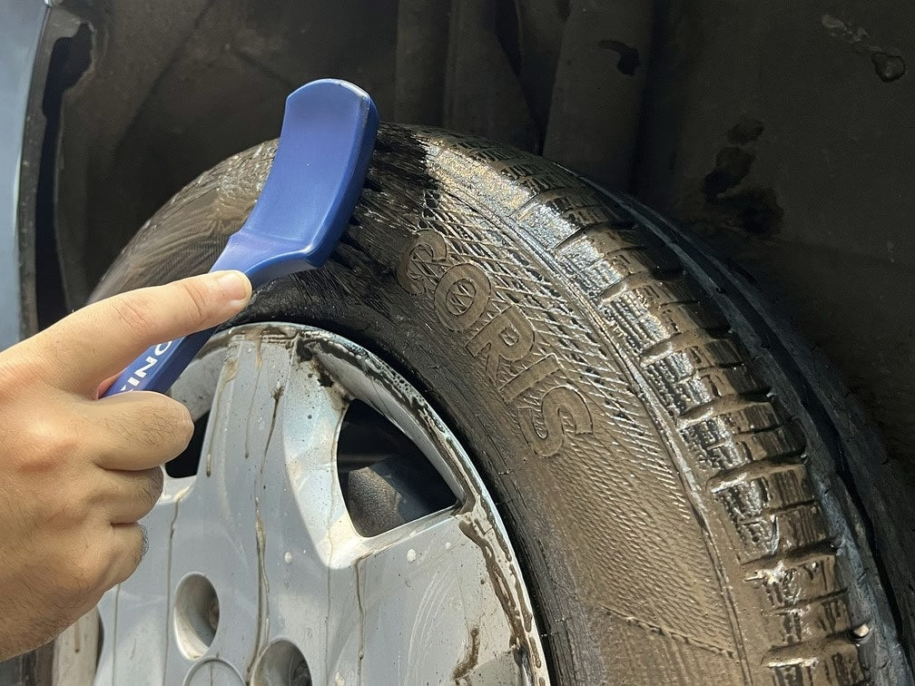 Vonixx Cepillo para limpieza de neumáticos