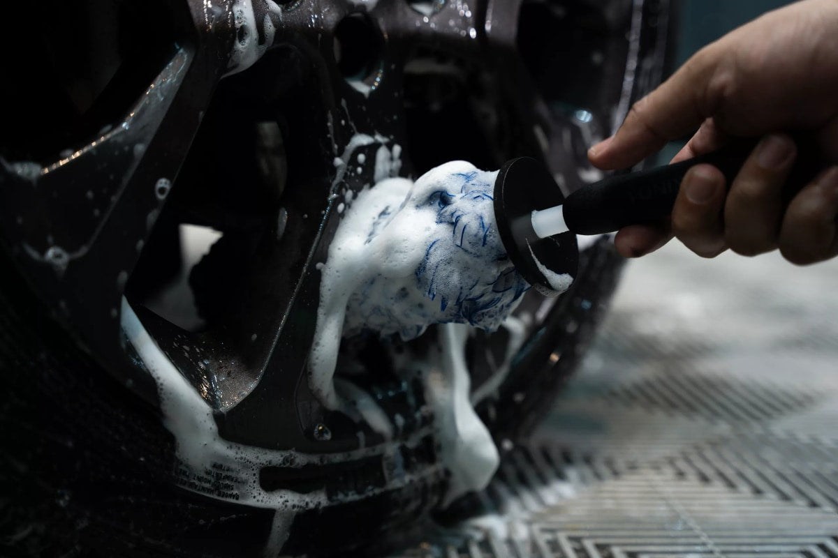 Vonixx Cepillo para limpieza de llantas de microfibra medio