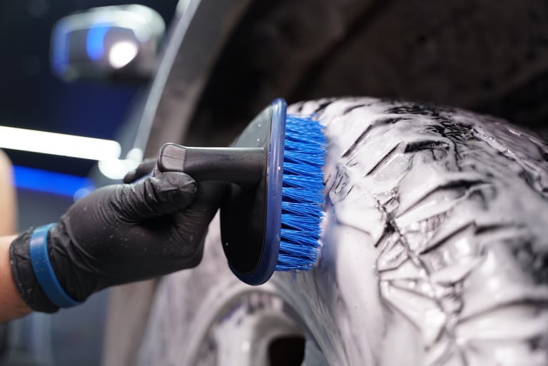 Vonixx Cepillo limpieza de neumáticos curvo