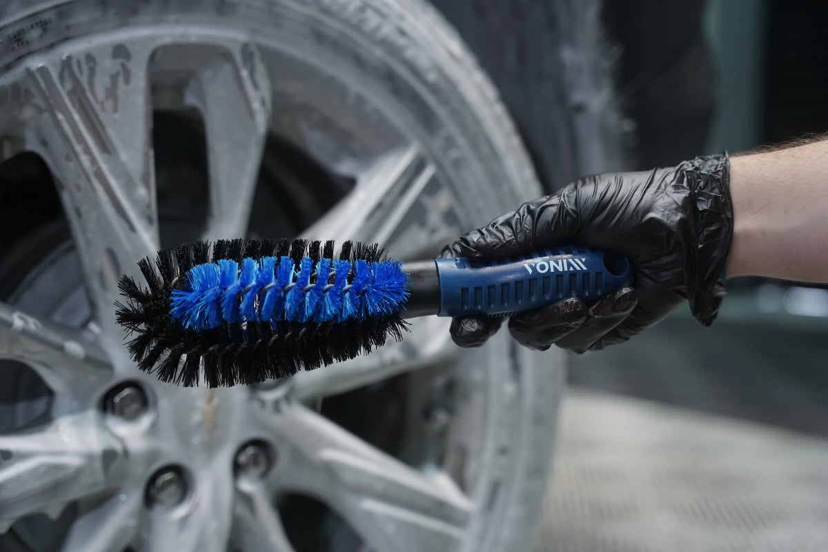 Vonixx Cepillo para limpiar orificios de las llantas