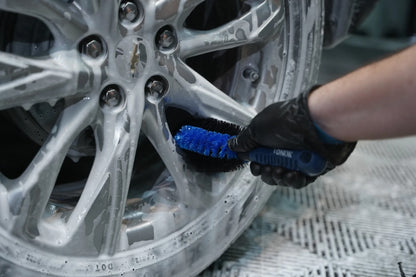 Vonixx Cepillo para limpiar orificios de las llantas